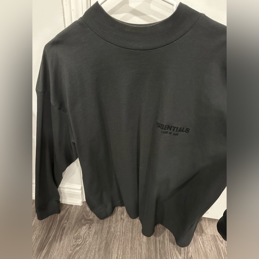 Essentials mockneck black men’s size M